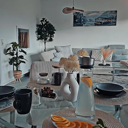 Daire Vineyard-suites Traumferienwohnung Mit Panoramablick Und Weinidylle
